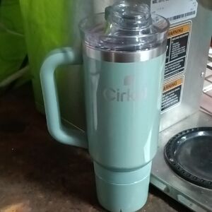 Cirkul Green 20 Oz Insulated Tumbler with Handle